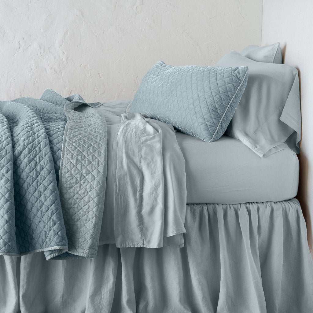 Decorative Velvet Plush Throw Blanket With Ruffle Trim for Sofa