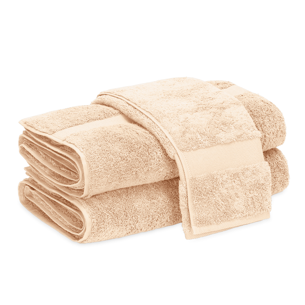 https://www.finelinens.com/media/catalog/product/8/2/82599___Lotus_Towels_Champagne.JPG